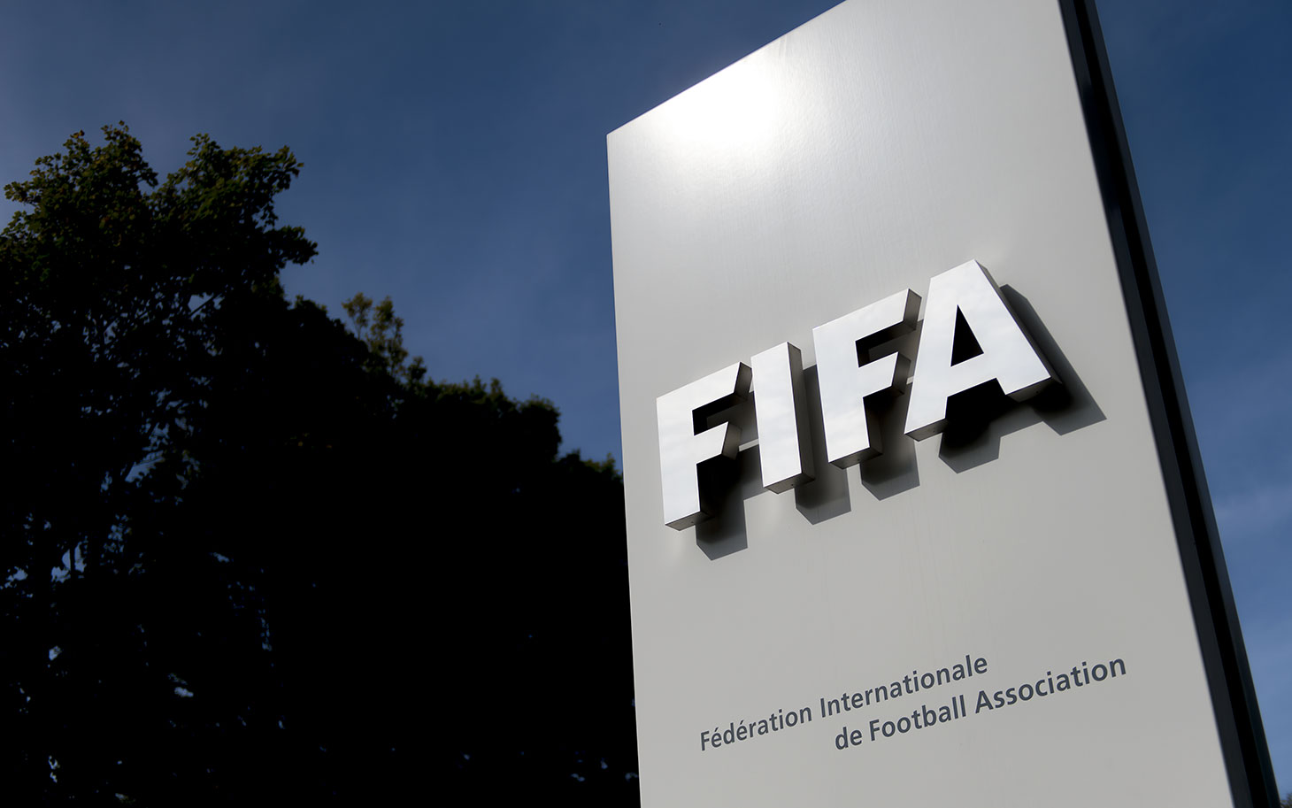 الفيفا يوقف مسؤولين من جنوب افريقيا بتهمة التلاعب بنتائج المباريات