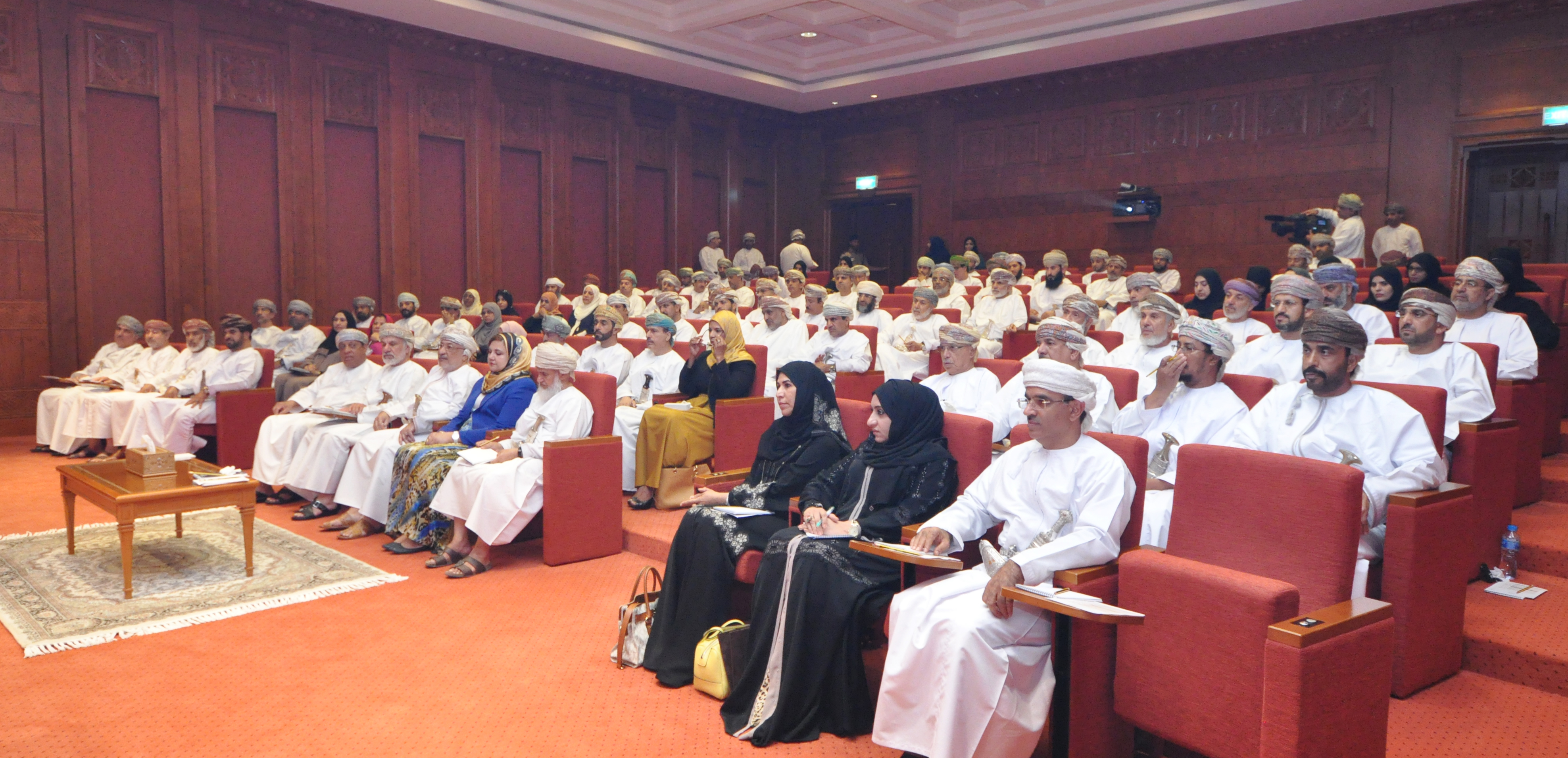 الدولة يتطلع على الاستراتيجية الوطنية للتعليم 2040