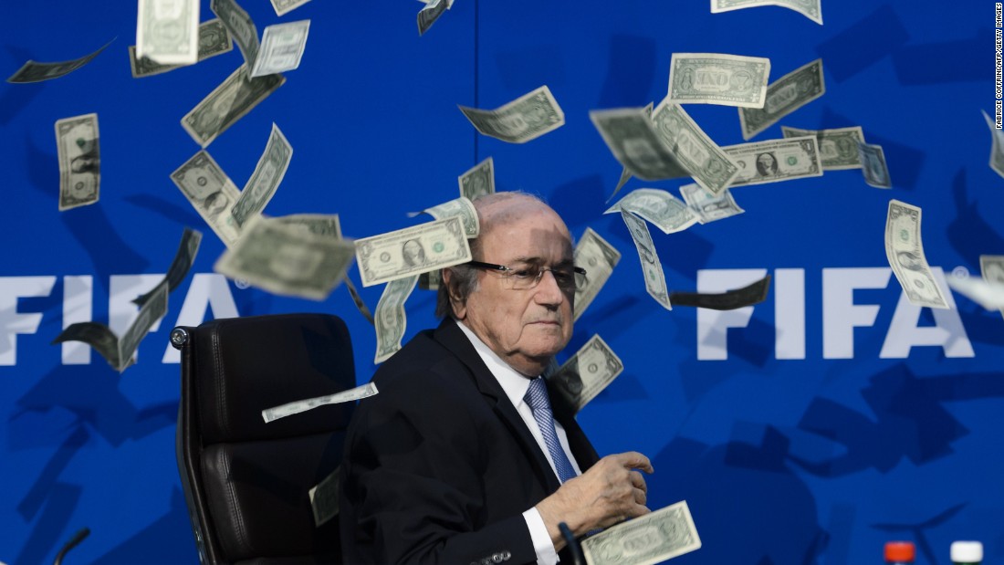 الفيفا يكشف للمرة الأولى عن راتب بلاتر
