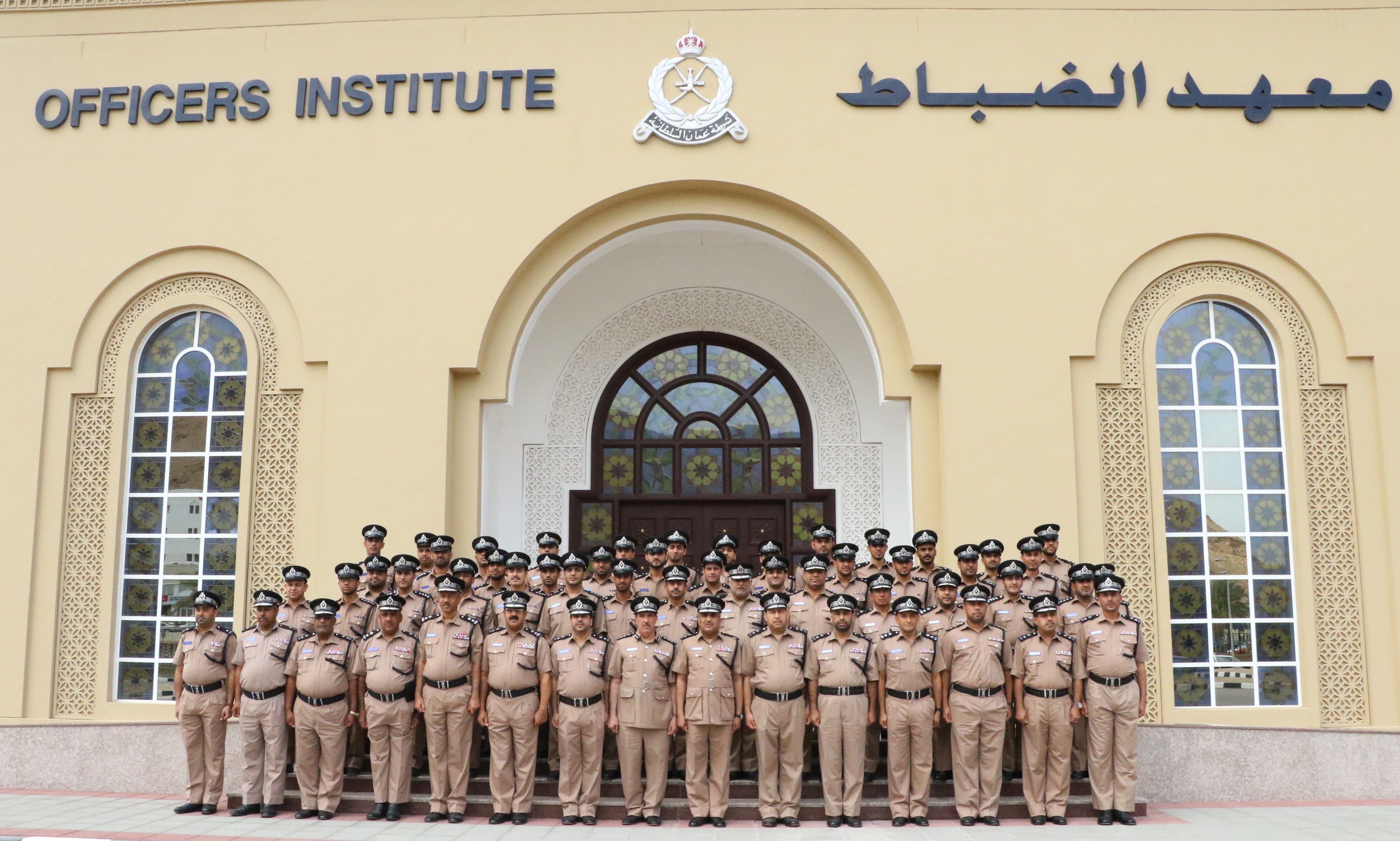 معهد الضباط يختتم ثلاث دورات تدريبية