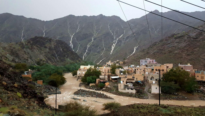 Oman weather: Heavy rain begins in Batinah