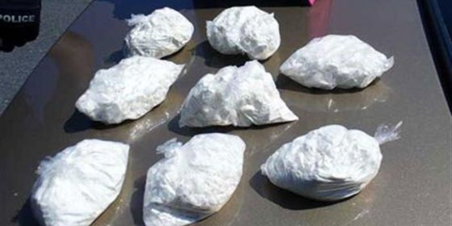 مضيفة طيران تفر من مطار لوس أنجليس قبل اكتشاف تهريبها الكوكايين