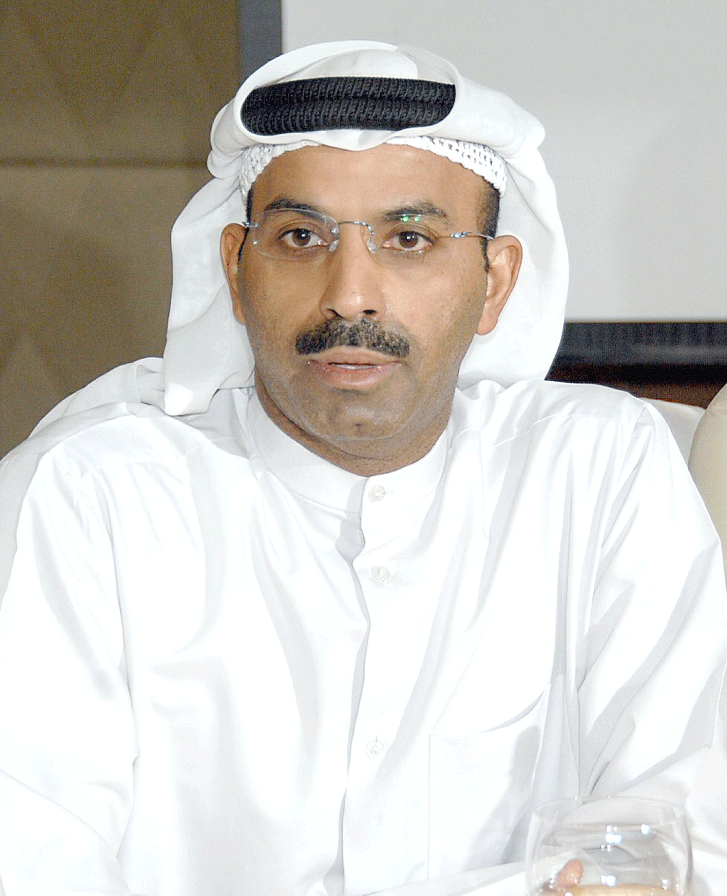 الفنان طارق العلي لـ"الشبيبة": 
أتمنى من وزارات الاعلام الخليجية دعم السينما