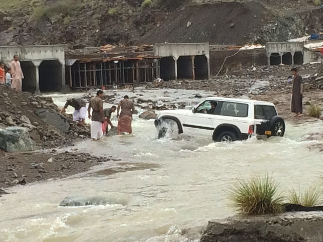 Oman weather: Flash floods wreak havoc in many parts of Sultanate