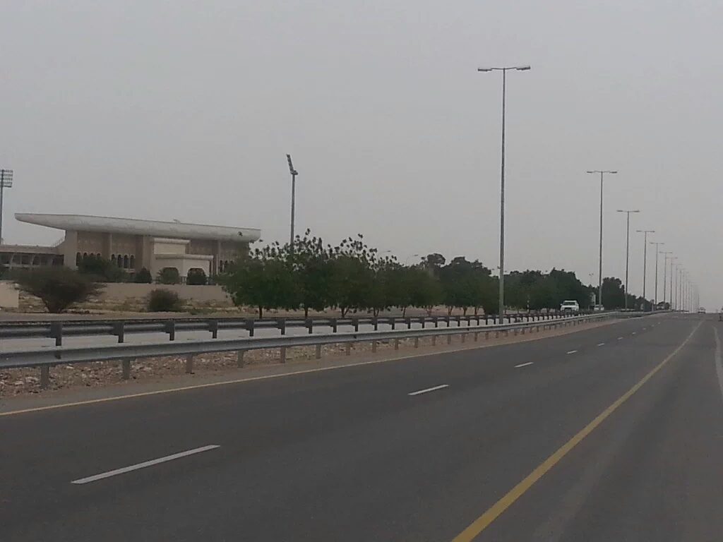انجاز 80 بالمائة من مشروع إنارة طريق عبري - ضنك