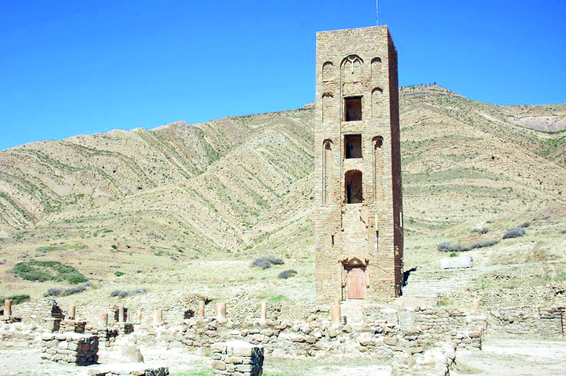 قلعة بني حمّاد.. تراثٌ جزائري تتهاوى أحجاره