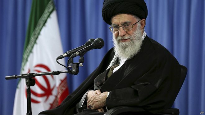خامنئي يوجه رسالة للداخل والخارج: يخطئ من يعتقد أن مستقبل إيران في المحادثات وليس الصواريخ