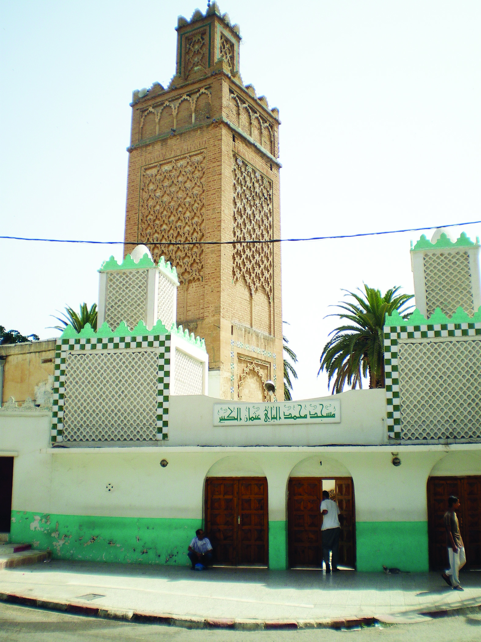 عاد صادحًا بالأذان