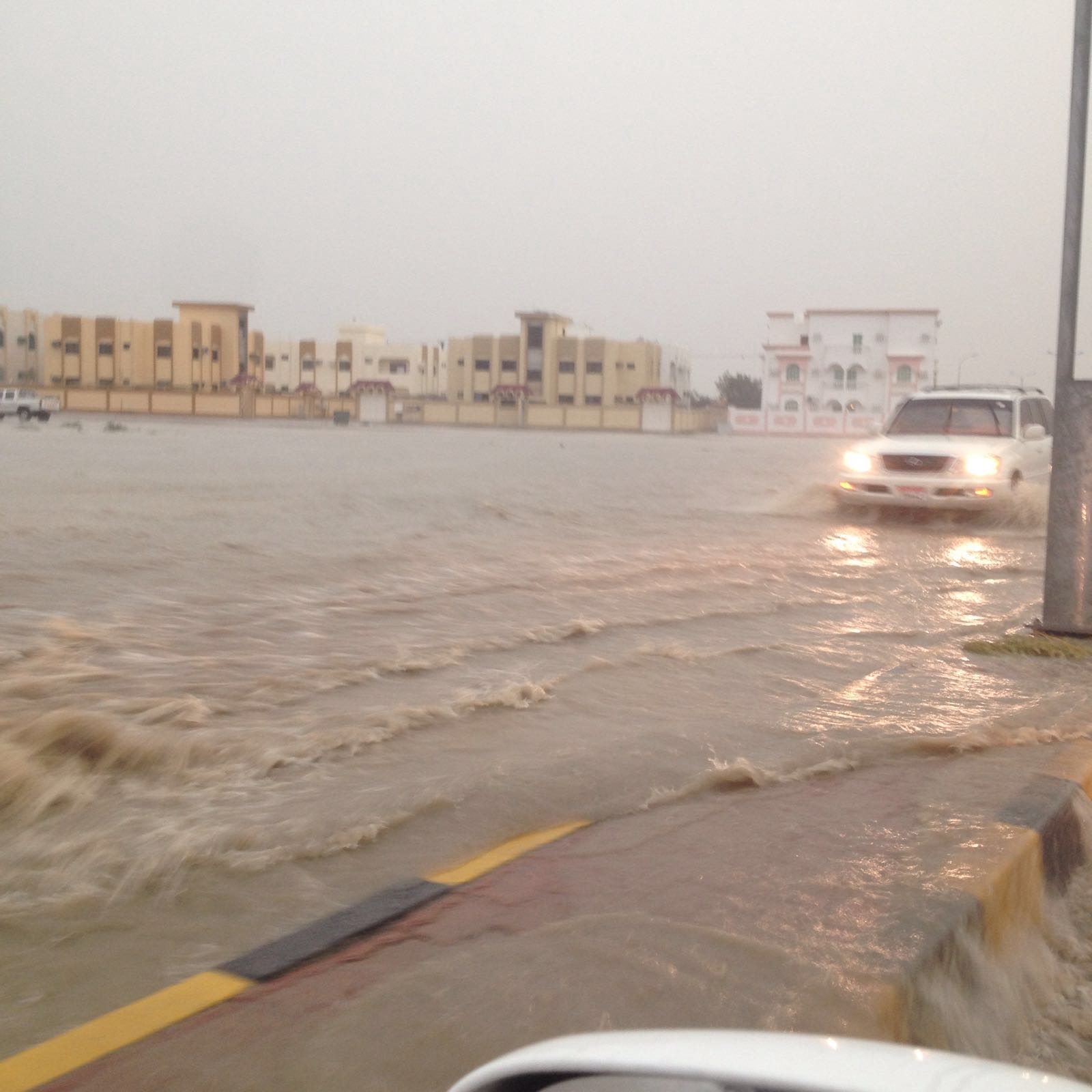 Heavy rain causes flooding in Oman