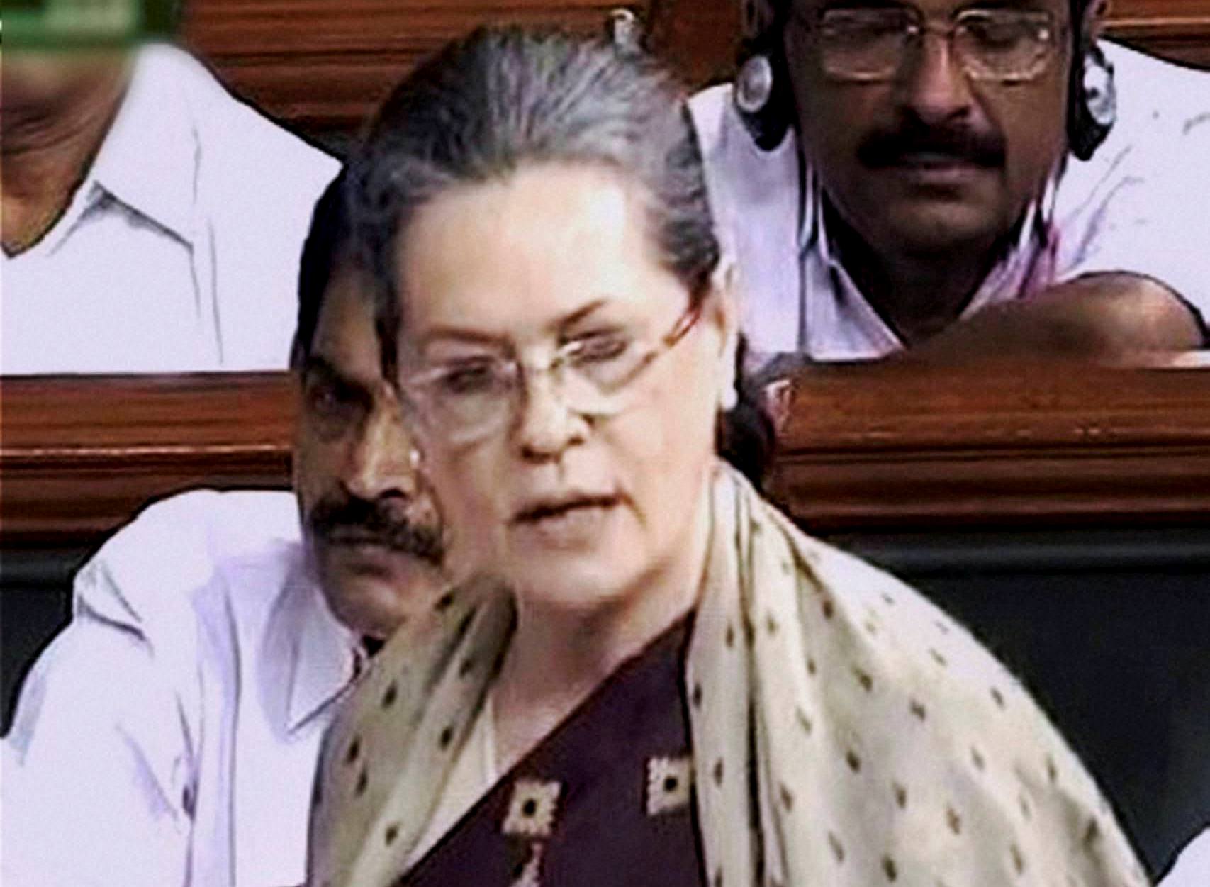 Sonia leads women MPs to demand reservation