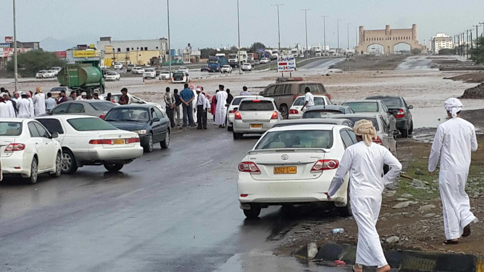 Oman weather: Heavy rain begins in many parts of Sultanate