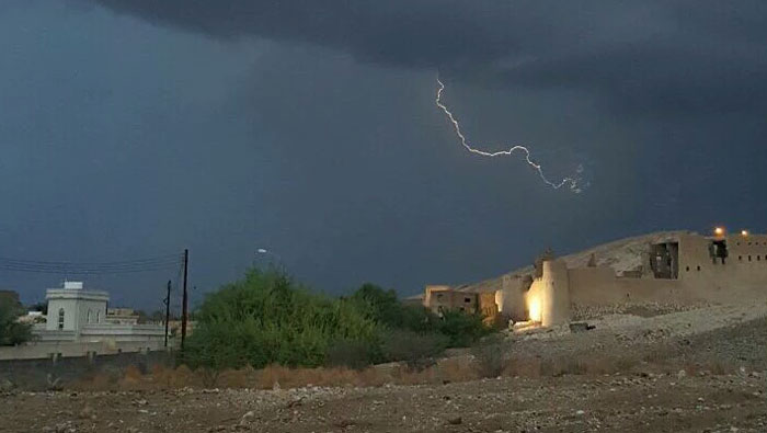 Oman weather: Lightning strike kills one in Mudhaibi