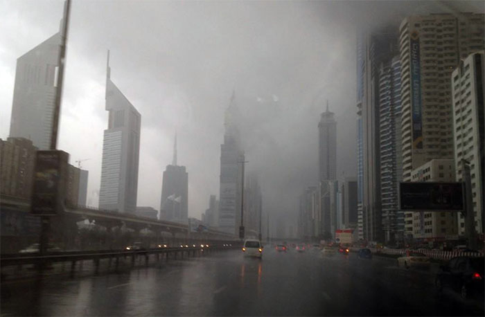 أمطار وانخفاض درجات الحرارة في الإمارات