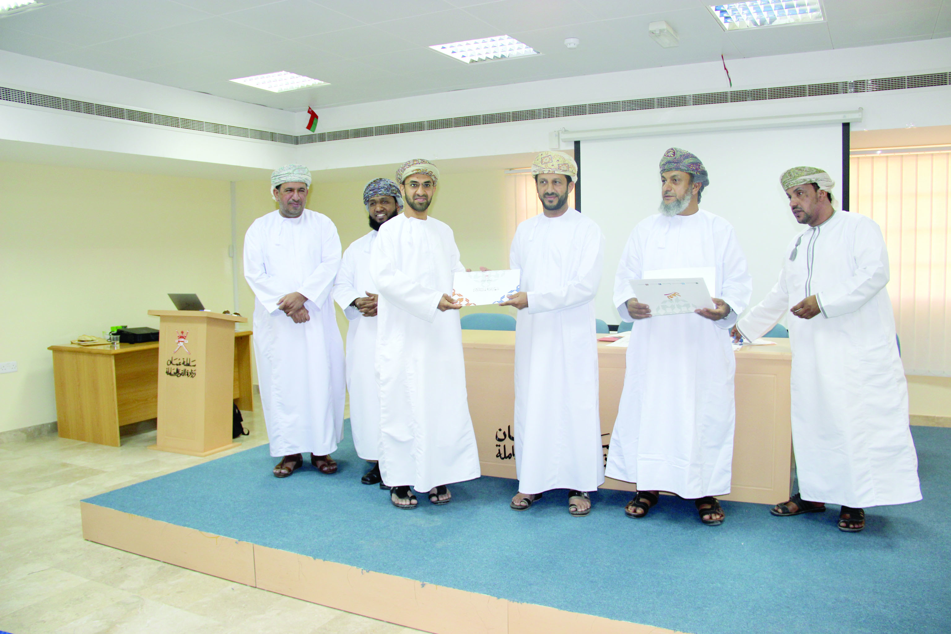 مهارات الاتصال والتفاوض لموظفي القوى العاملة بالداخلية