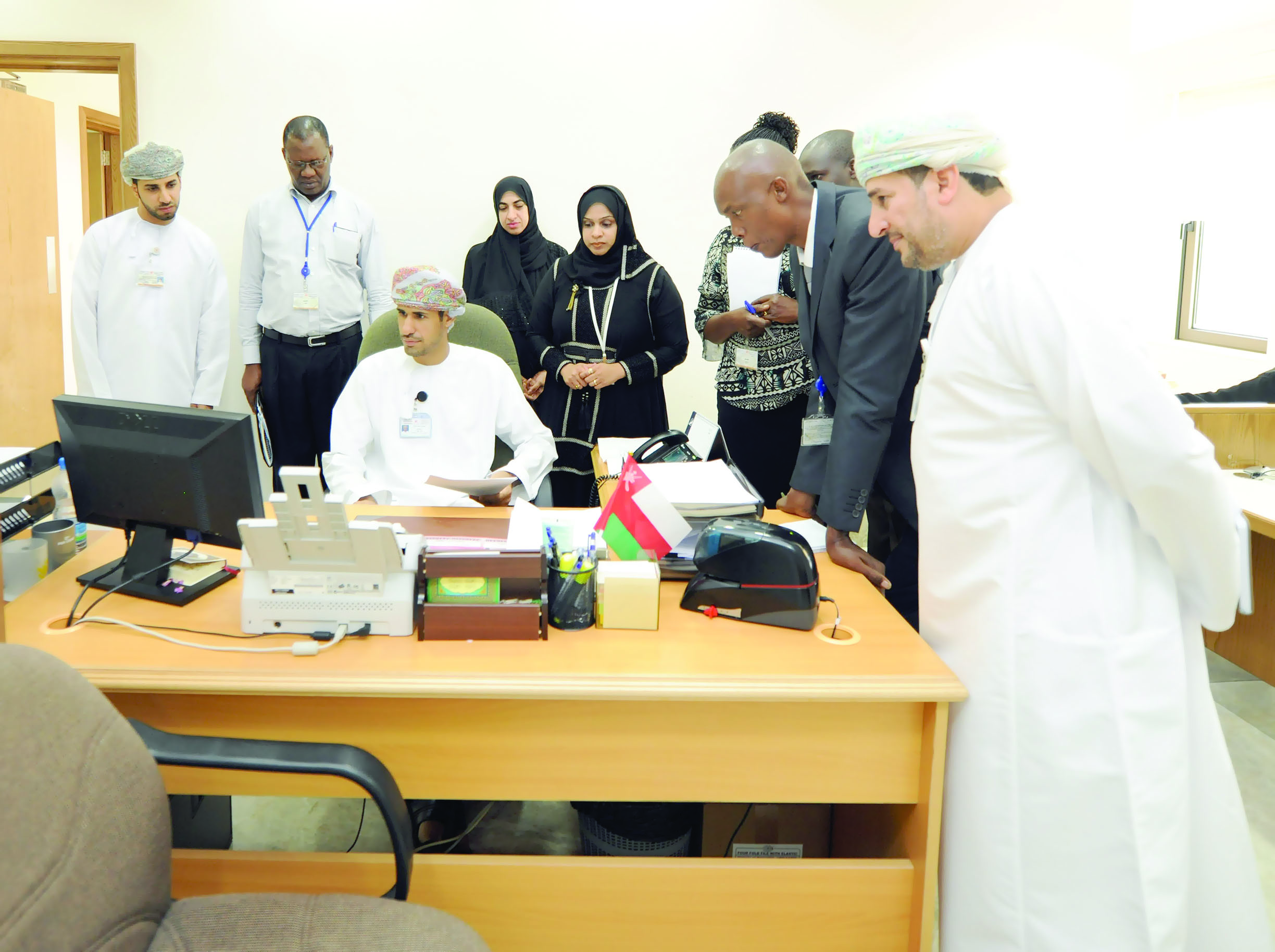 الوفد الكيني يطلع على تصنيف الوثائق في القوى العاملة