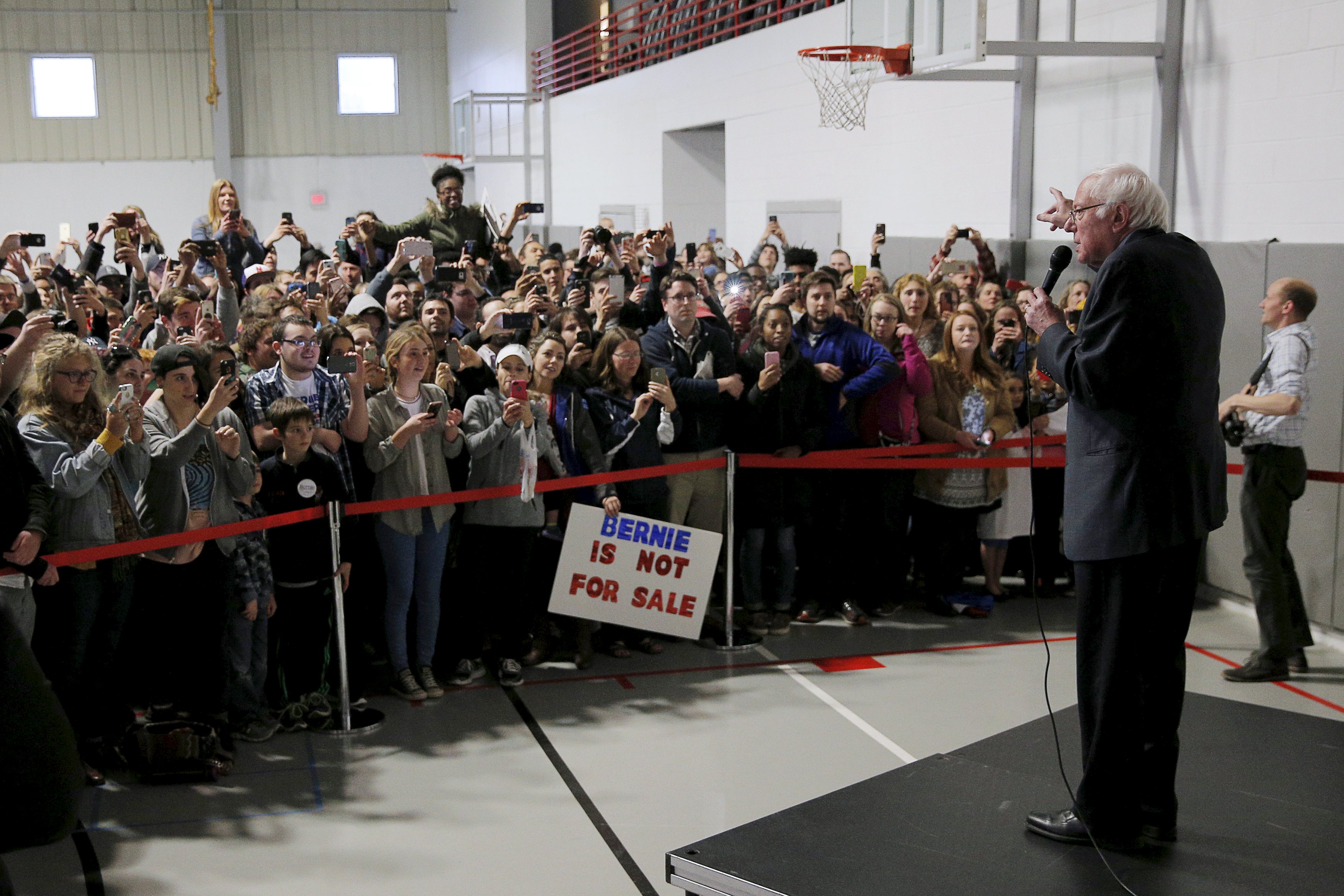 Unions endorse Sanders, Clinton for president as NY race nears