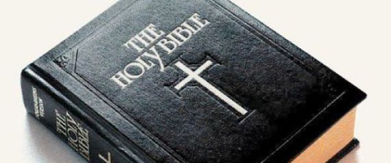حاكم مسيحي لولاية أميركية يرفض جعل الإنجيل كتابا رسمياً.. رأى الأمر "ابتذالا"