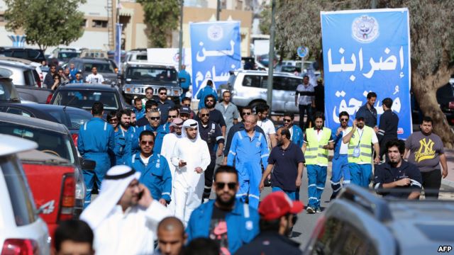 الإضراب في القطاع النفطي بالكويت يكبد خسائر بـ 15  مليون دينار