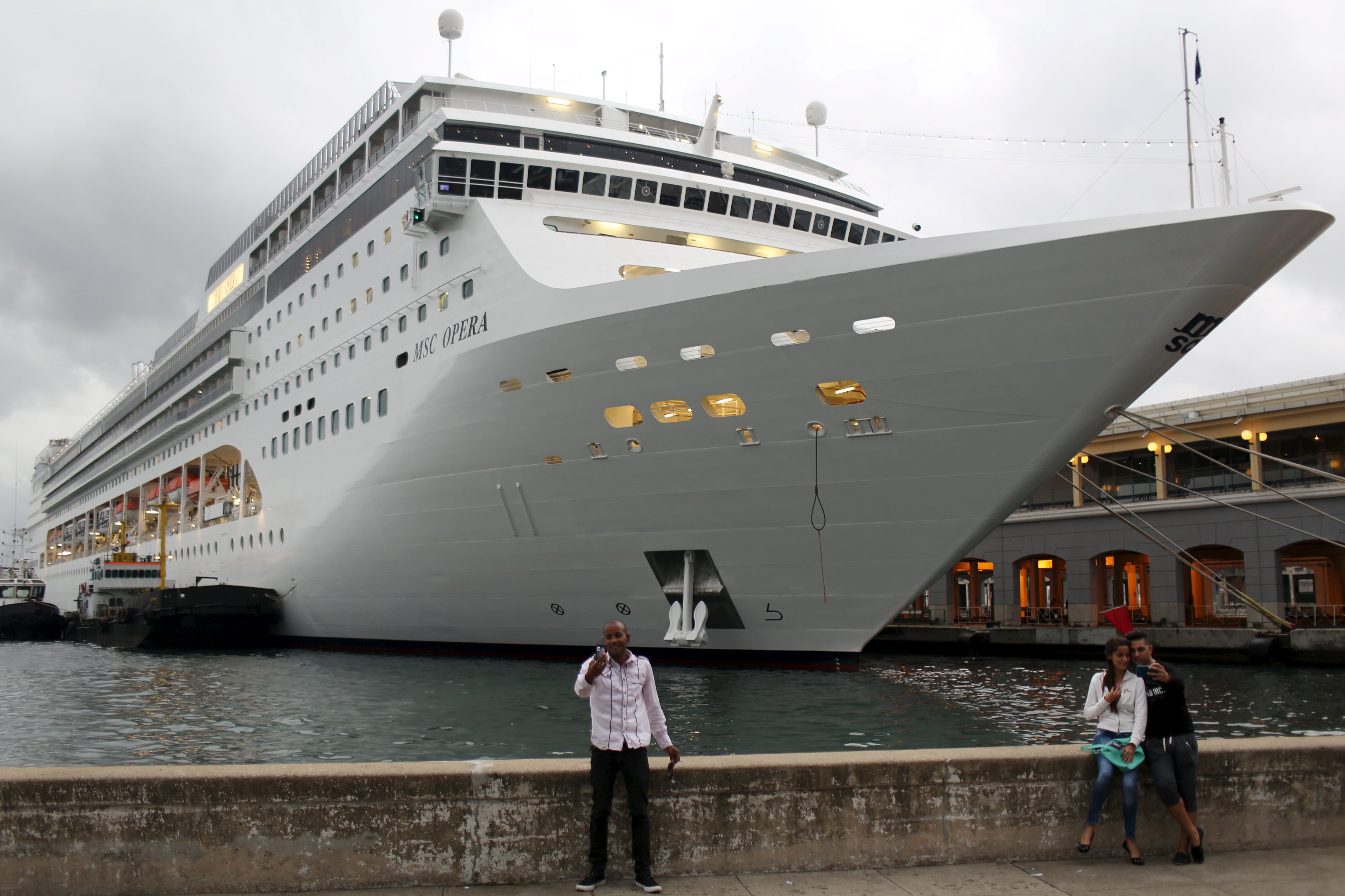 Cuba lifts sea ban for citizens, clears way for historic Carnival voyage