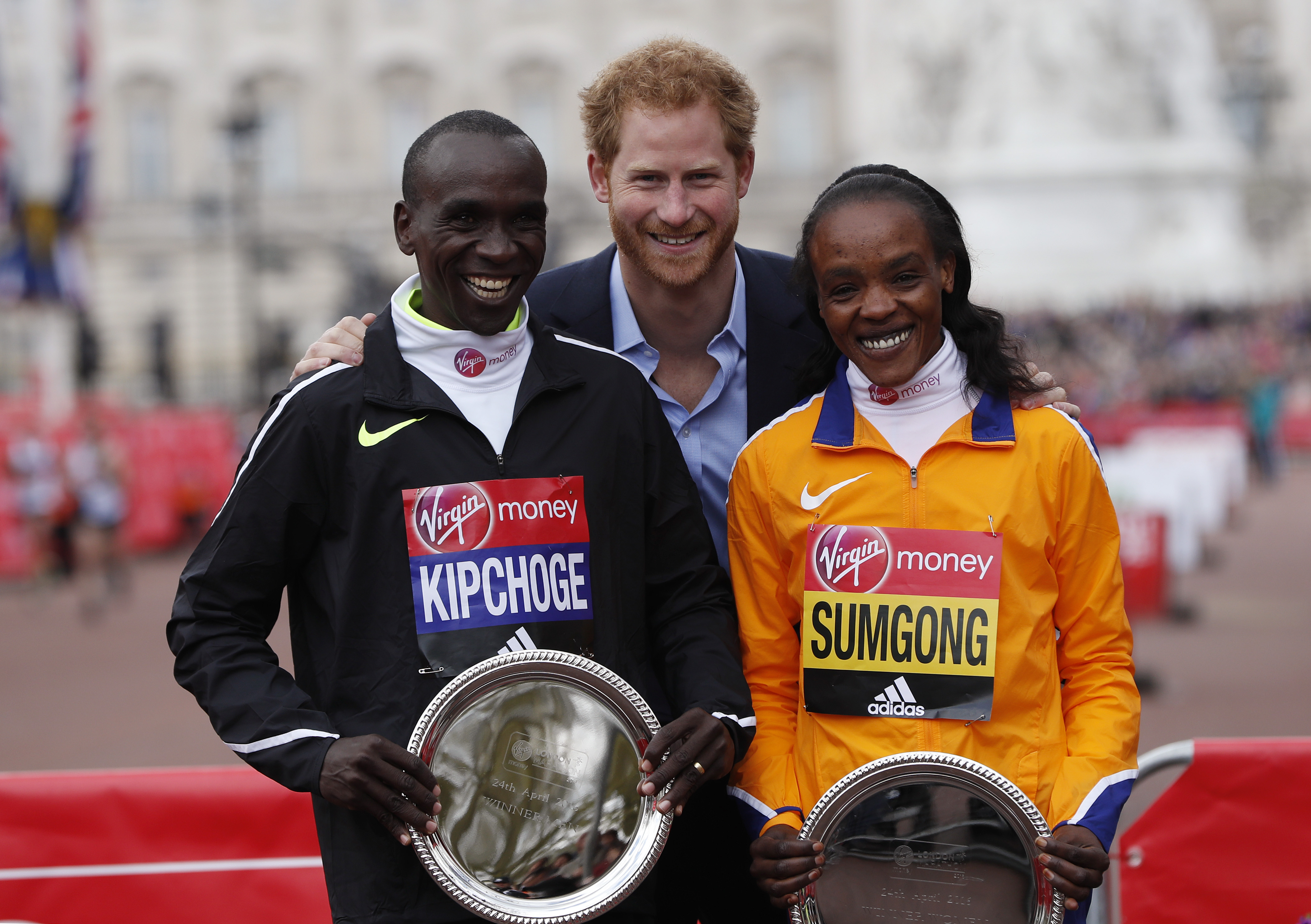 Brilliant Kipchoge and brave Sumgong light up London Marathon