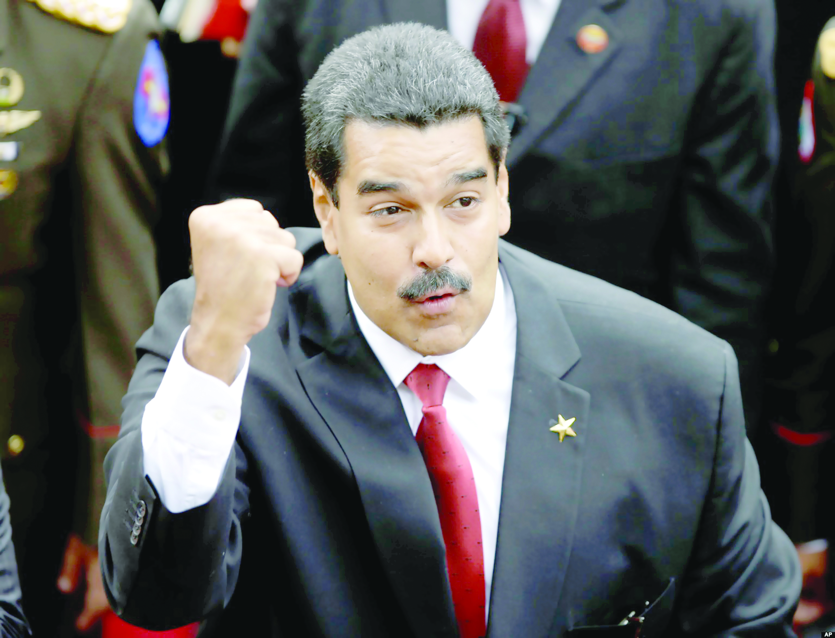 "مادورو" مهدد بالإقالةِ من منصبه في فنزويلا