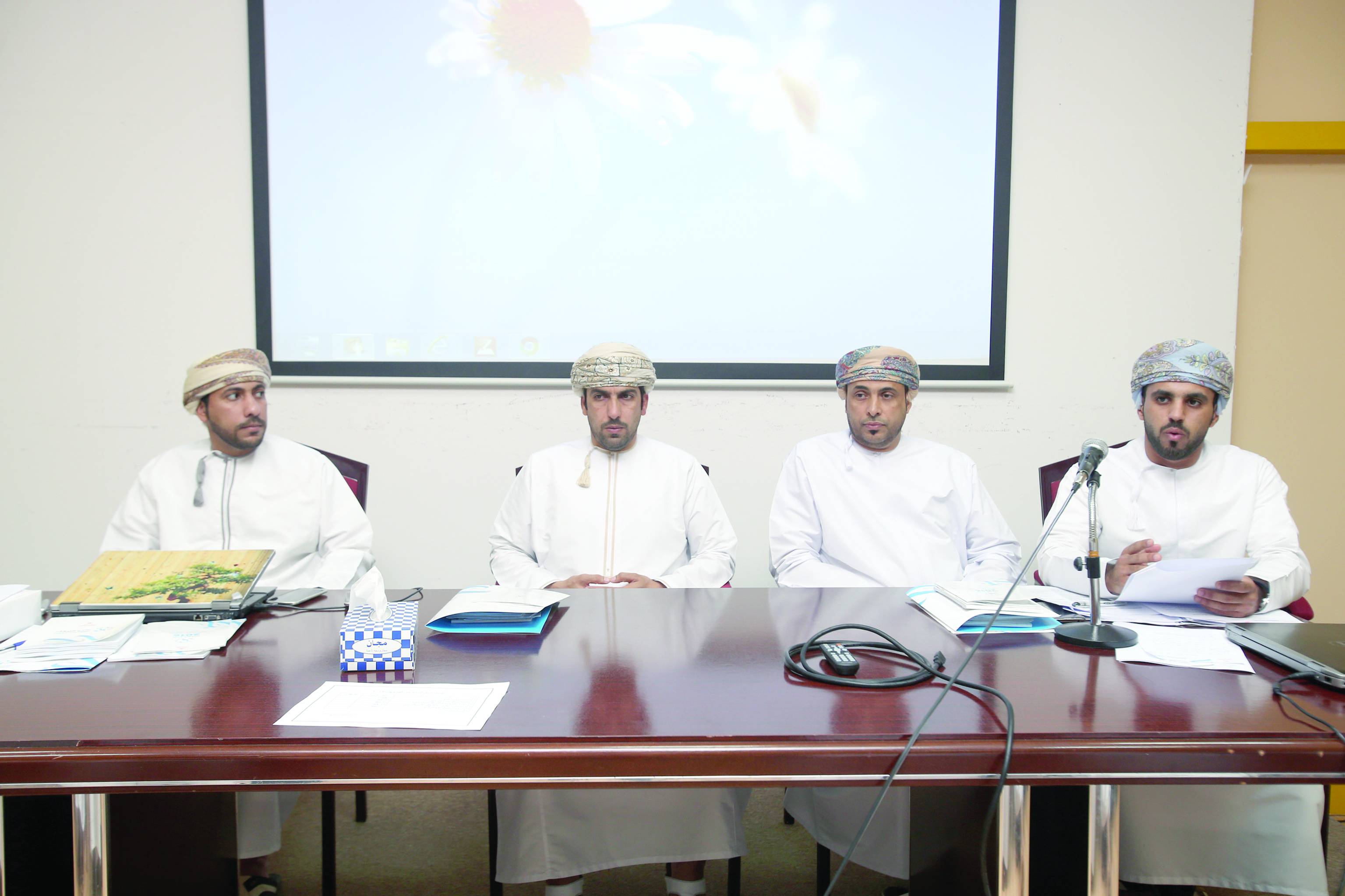 الشؤون الرياضية تناقش تطوير برنامج «شجع فريقك» مع مشرفي المحافظات