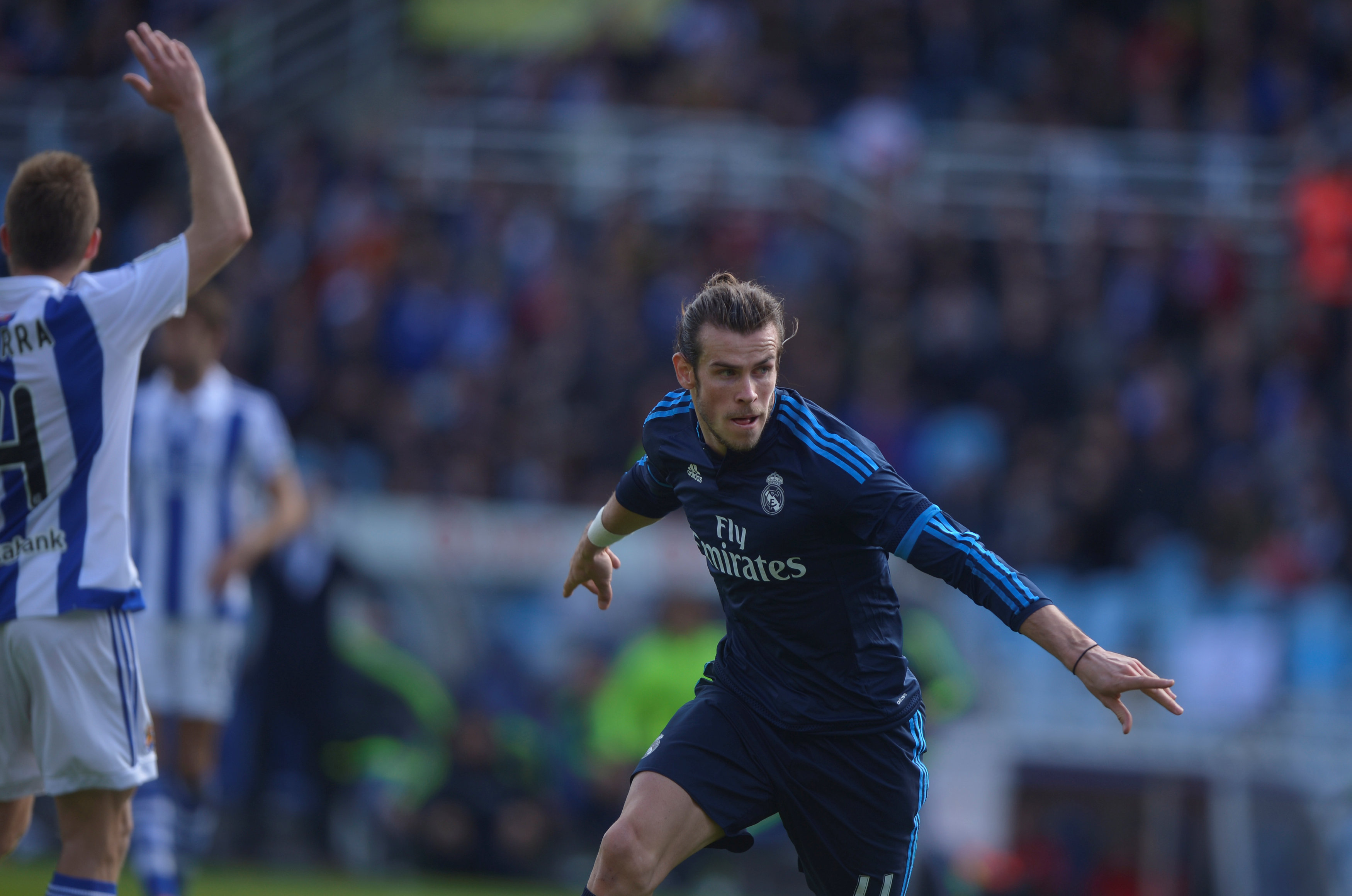 Bale header keeps Real's title hopes burning