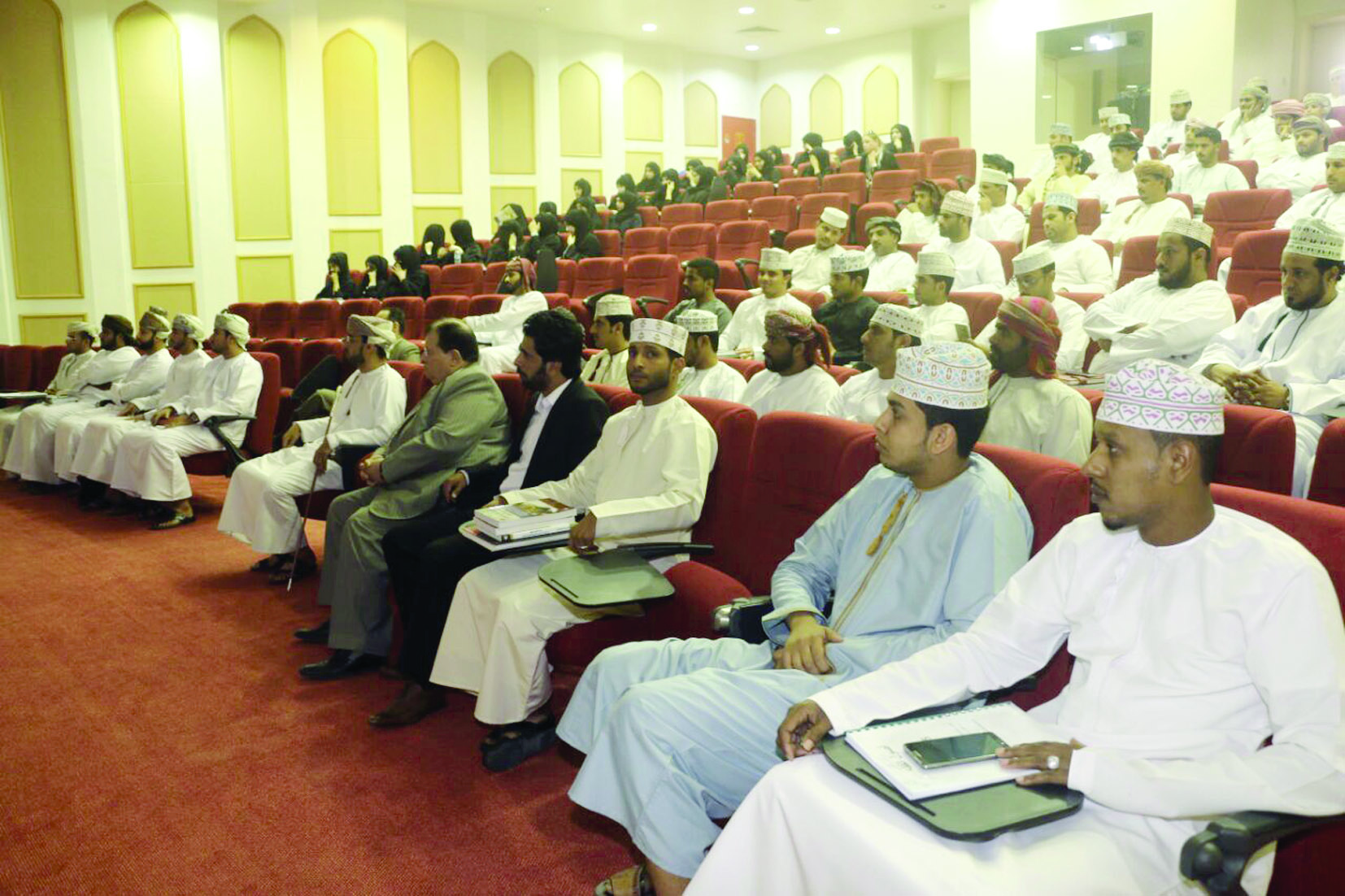 برنامج توعوي حول التأمين وأهميته الاقتصادية بجامعة ظفار