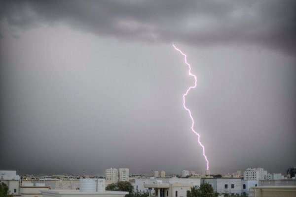 احتمال تأثر أجواء السلطنة بأخدود لمنخفض جوي