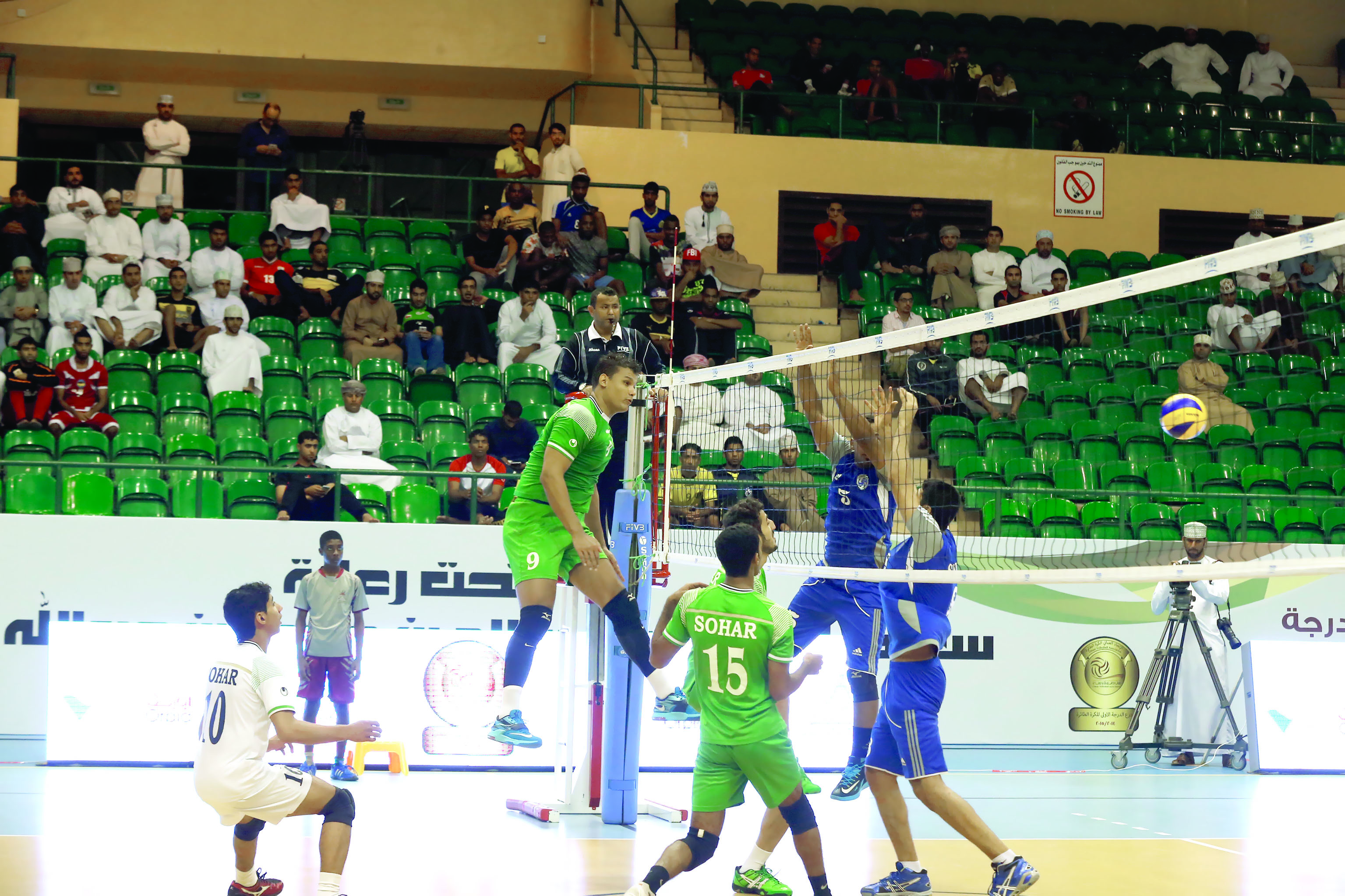صالــة المجمــع الرياضي بصحار تســتضيف الجولـــة الثالثـــة لدوري الأولى للطائـــرة