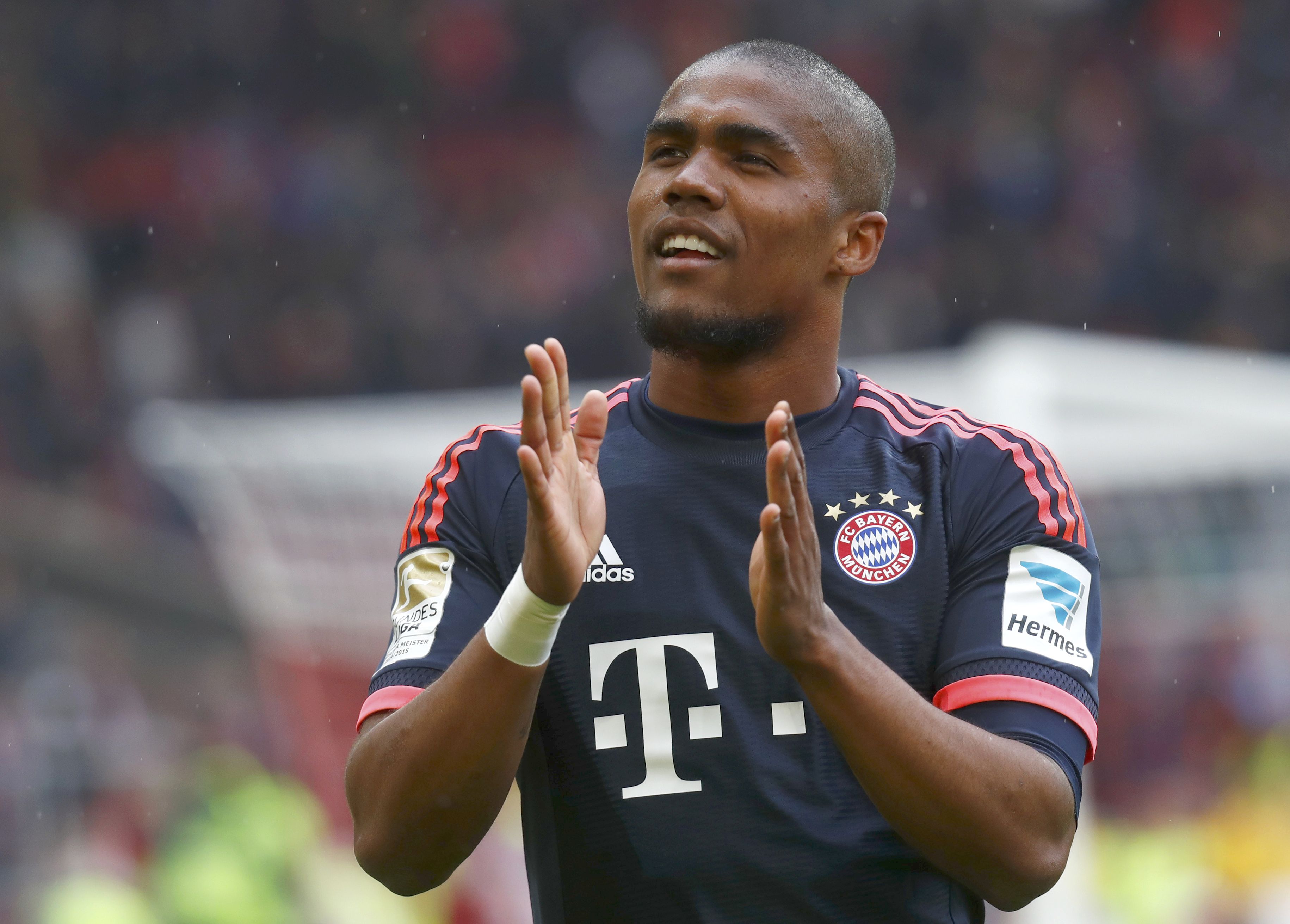 Nervous Bayern edge past Stuttgart to stay on title course