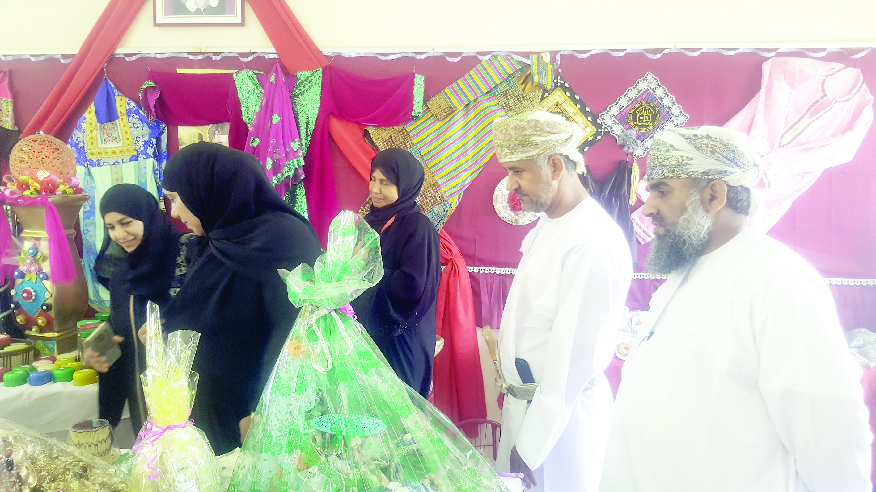 مدرسة الفردوس تنظم معرضا تجاريا بلمسات تراثية
