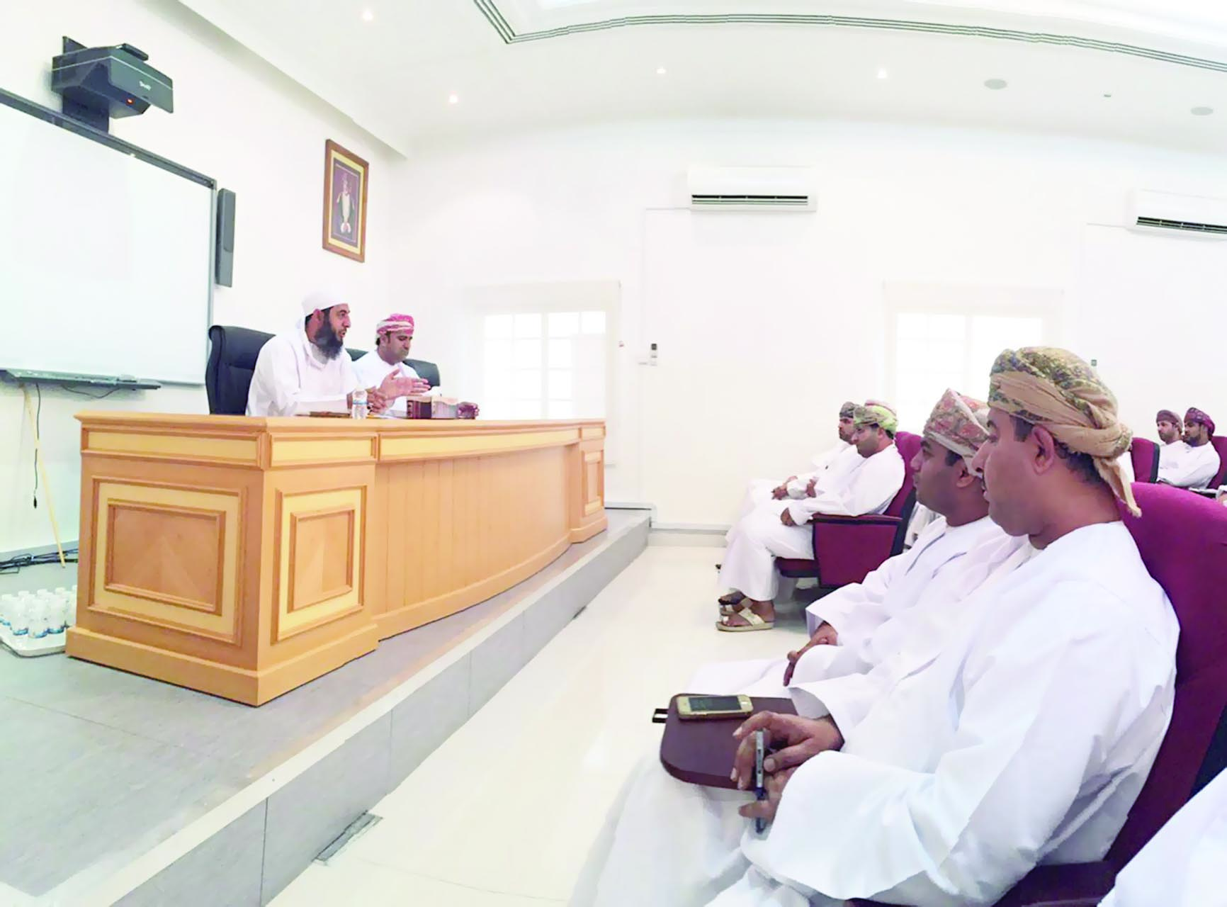 ندوة حول "أخلاقيات العمل" في القوى العاملة