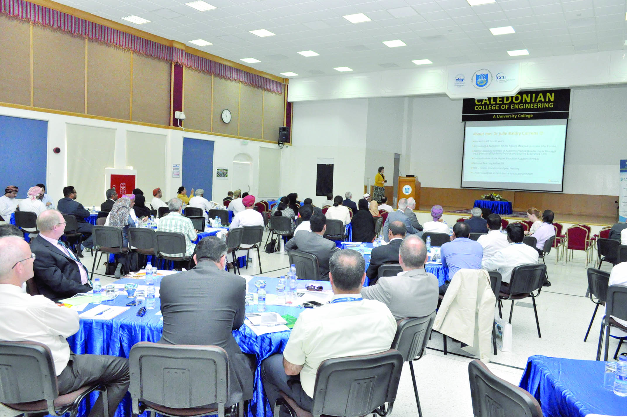 كلية كالدونيان الهندسية تستضيف ندوة حول التميز التعليمي