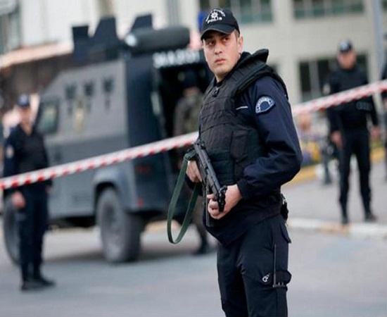 شرطة تركيا تطوق فندقا لمنع انعقاد مؤتمر لمنشقين عن حزب معارض