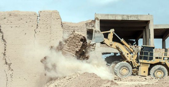 بالصور.. داعش يواصل تدمير التاريخ.. ويهدم قصر ملك الدولة الأشورية بالعراق