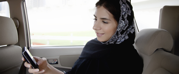 طرد امرأة من الإمارات وتغريمها 40 ألف دولار بسبب هاتف زوجها