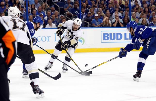 NHL-Penguins overwhelm Lightning to take 2-1 series lead