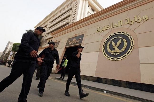 نقابة الصحفيين المصريين تدعو لإقالة وزير الداخلية!