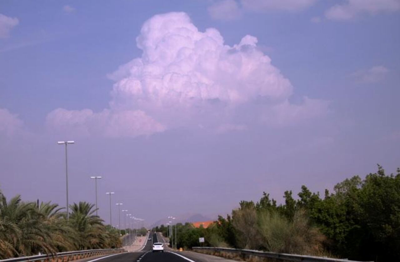 احتمال تشكل السحب الركامية على جبال الحجر قد تؤدي لهطول أمطار متفرقة