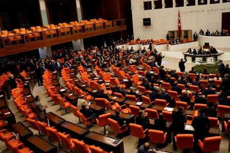 برلمان تركيا يقر أول بند من مشروع قانون يسقط الحصانة عن نواب البرلمان