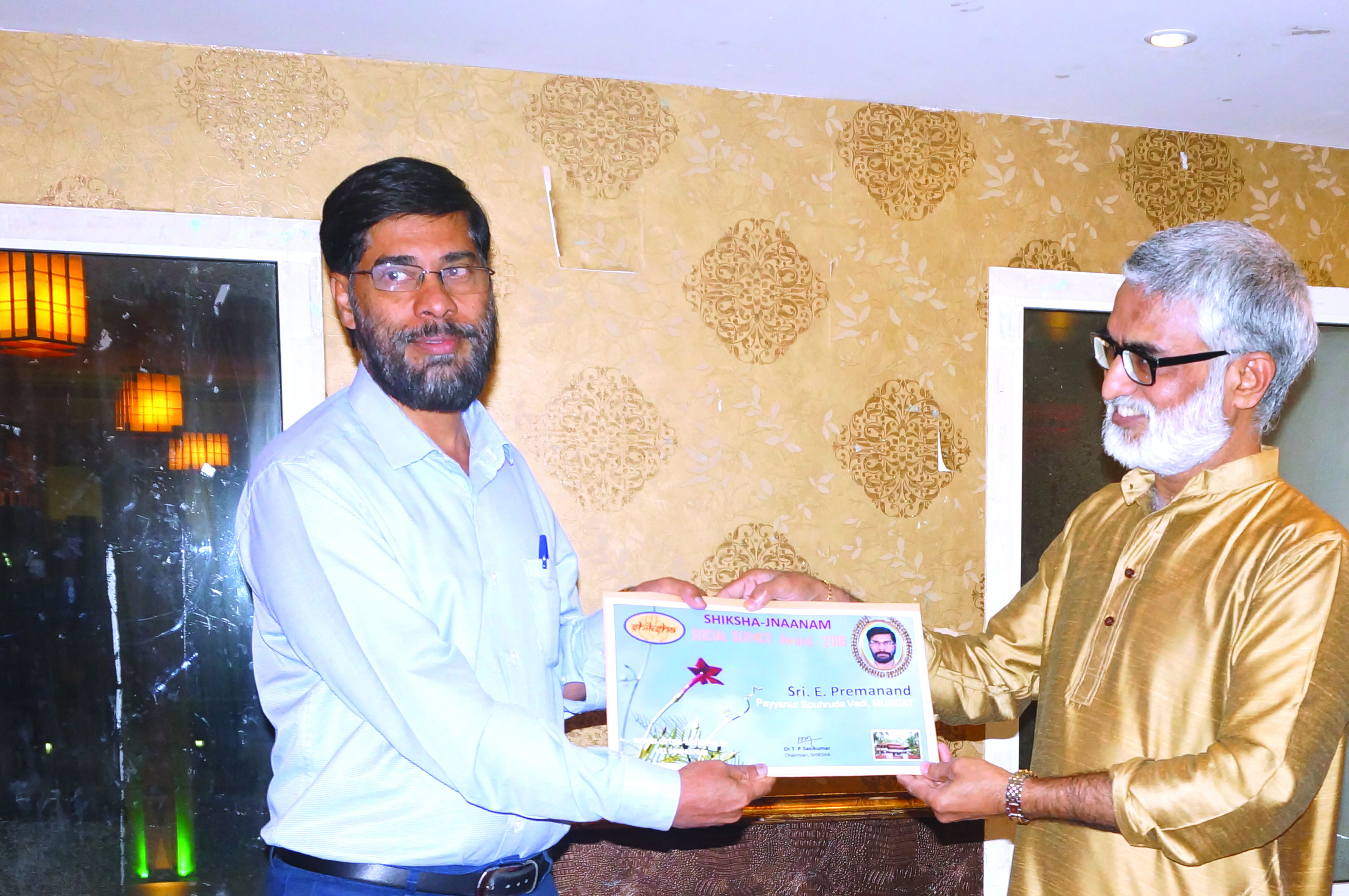 Indian expat in Oman wins award for social service
