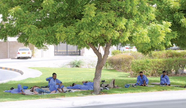 Hotline ready to take reports of mid-day break violations in Oman
