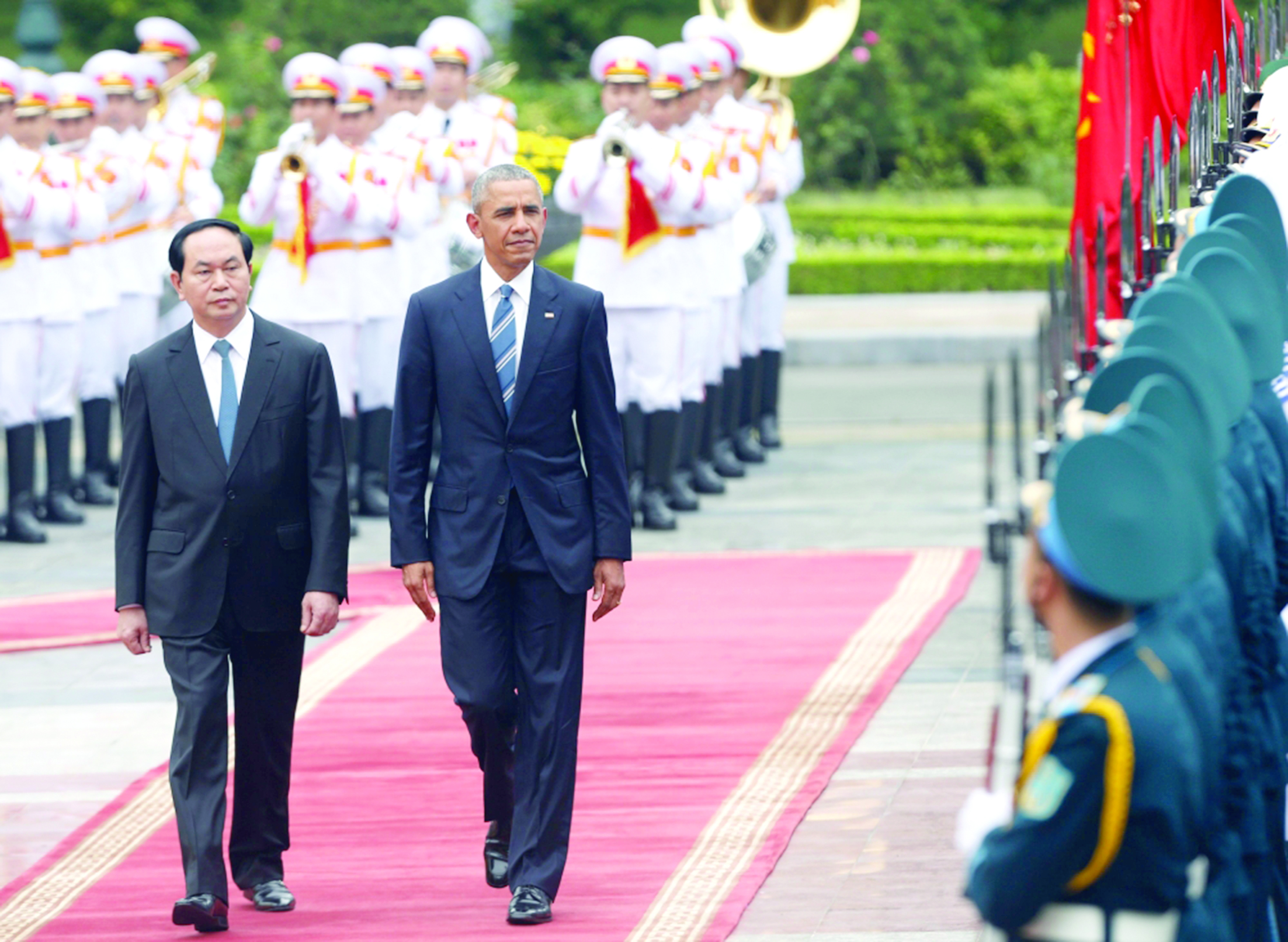 أوباما يرفع الحظر على مبيعات الأسلحة الأمريكية لفيتنام