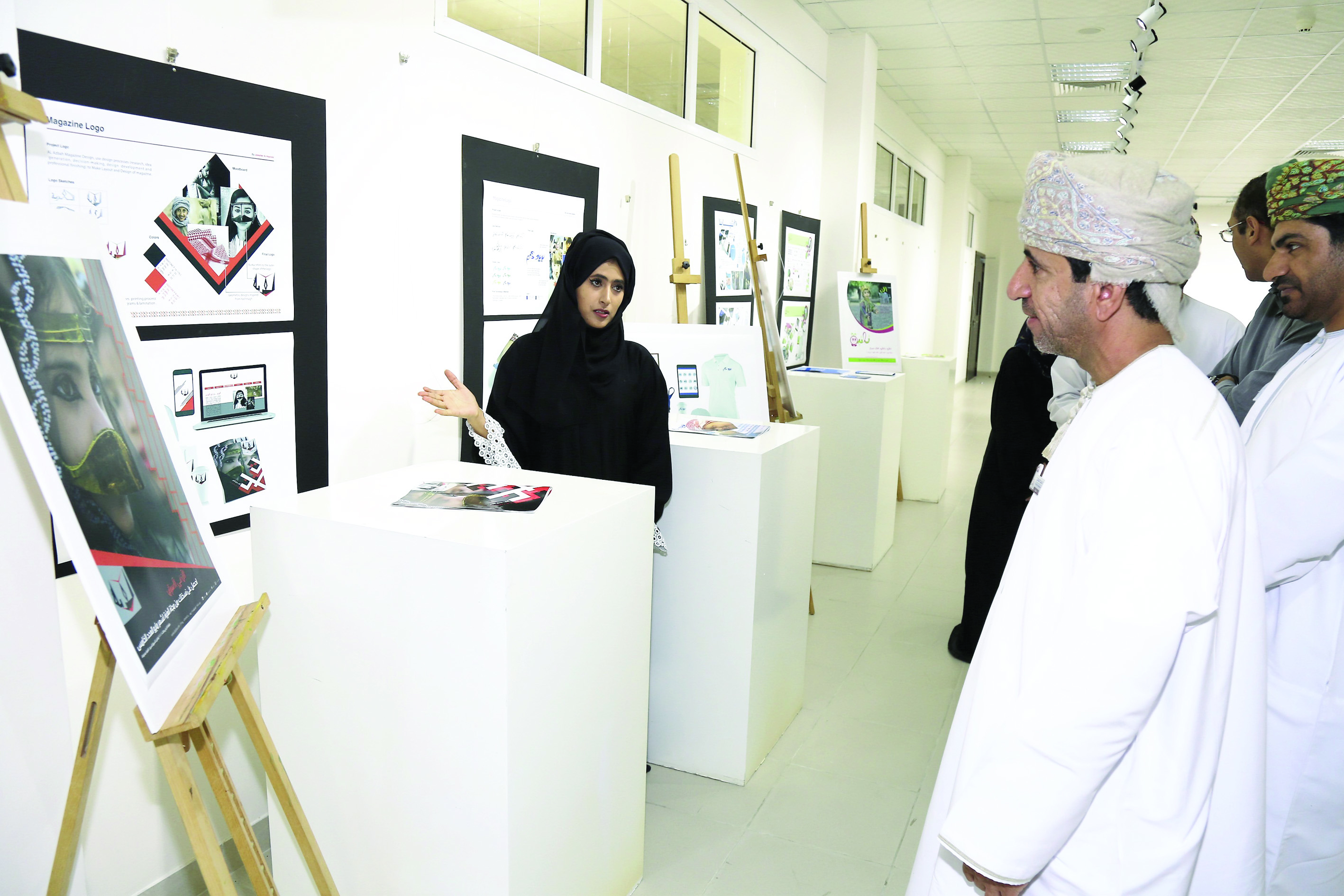تطبيقية نزوى تفتتح معرض تصميم وإخراج المجلات