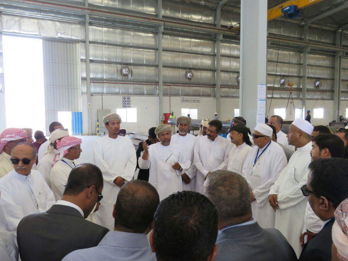 الوفد اليمني التجاري يزور المؤسسات الصناعية بمحافظة ظفار