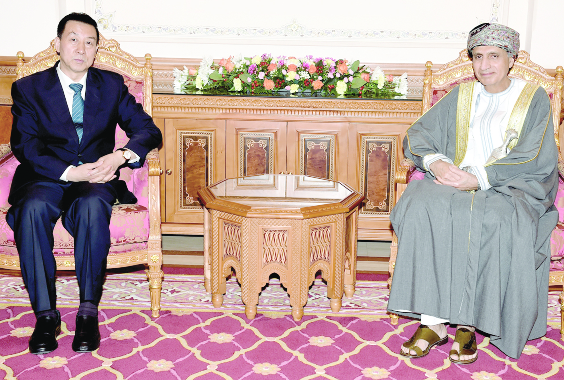 فهد بن محمود يستقبل نائب رئيس الوزراء بجمهورية الصين