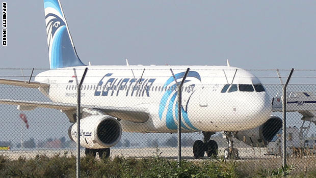 مسؤول بالطب الشرعي المصري: أشلاء ضحايا الطائرة المصرية تشير لانفجار