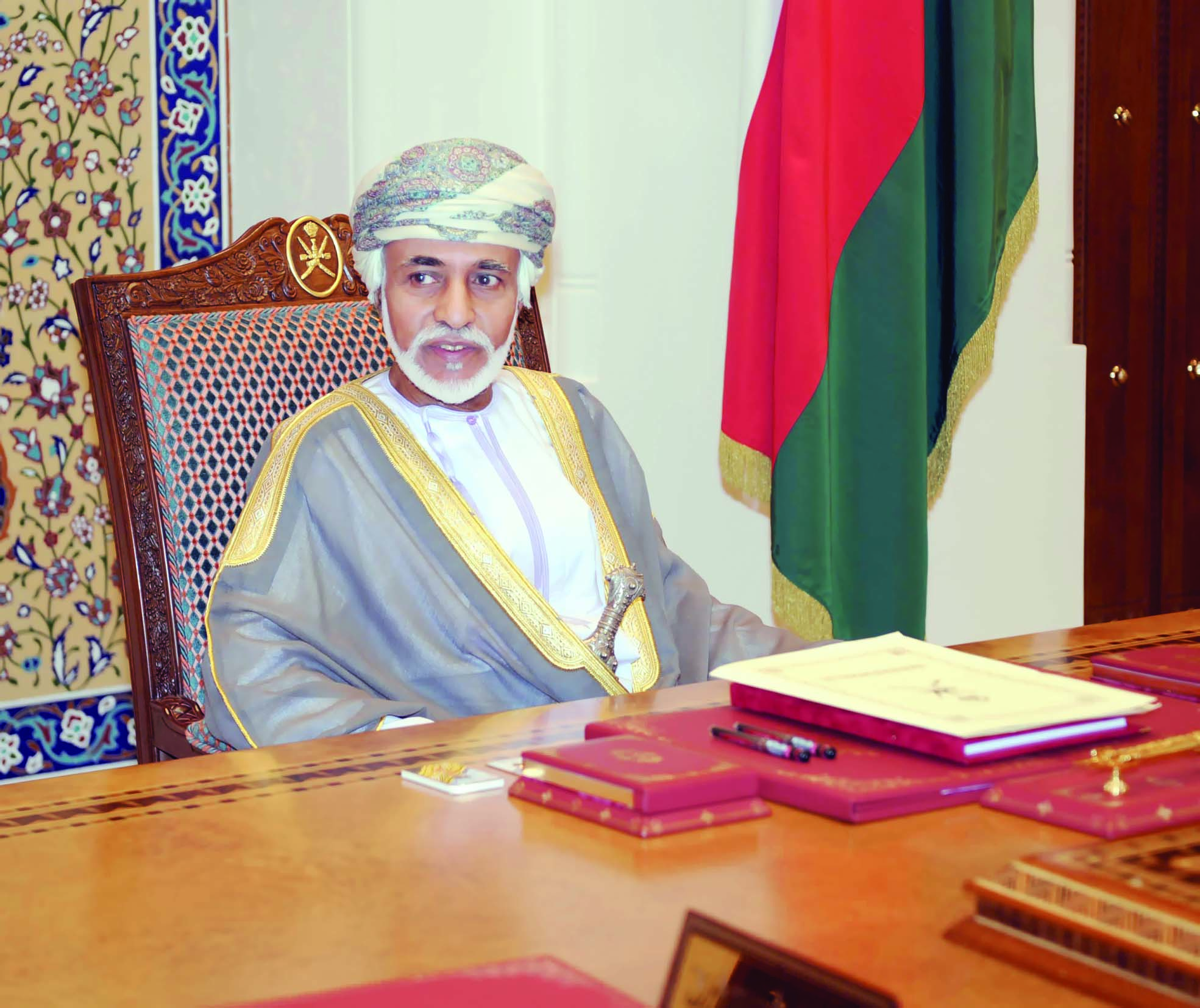 جلالة السلطان المعظم يتلقى رسالة خطية من محمد بن راشد آل مكتوم