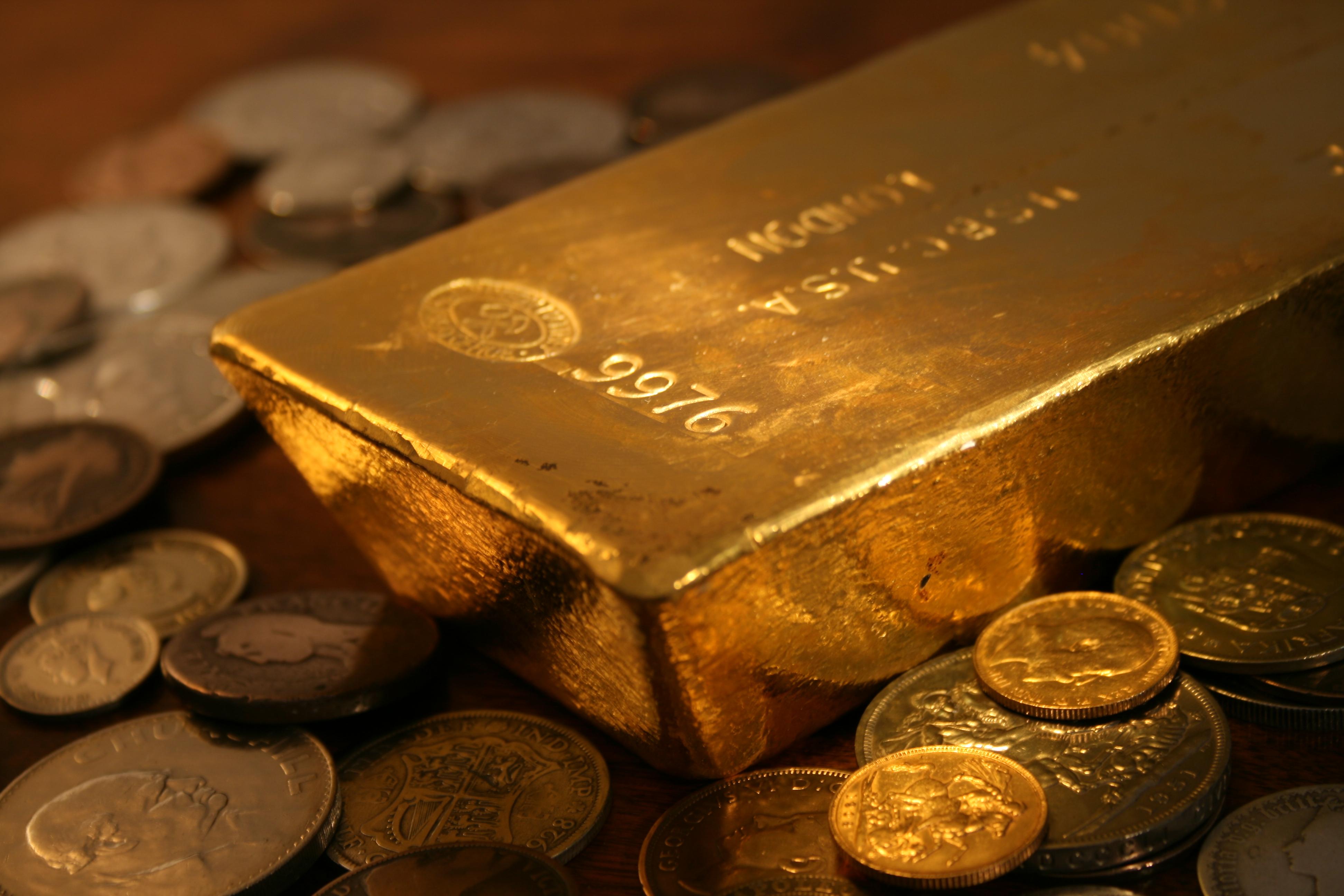 الذهب يهبط لأدنى مستوى في 8 أسابيع بفعل توقعات رفع الفائدة الأمريكية